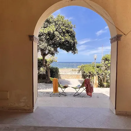 Casa Hibiscus - Fronte Mare Holiday home *